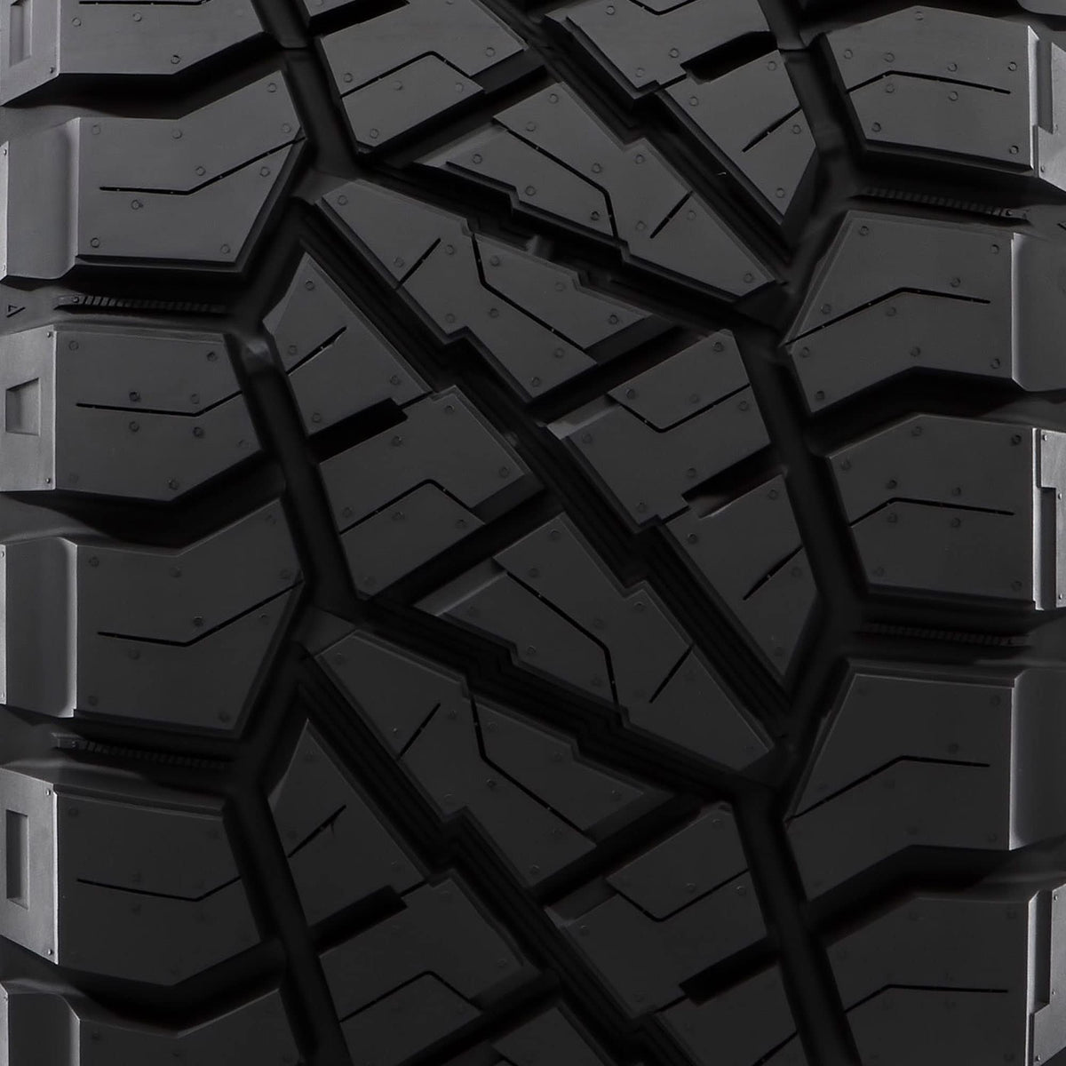 275/60R20 116T XL Tire R666530