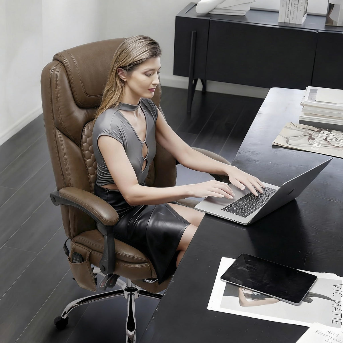 Brown Leather Massage Office Chair with Heat and Footrest Q9431