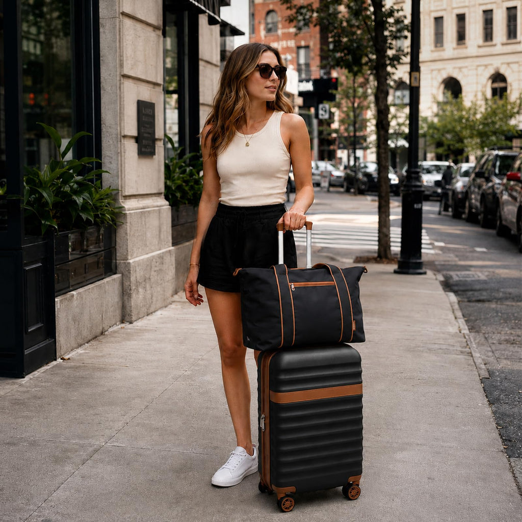 Black 20in Expandable Hardshell Carry-On Y90981